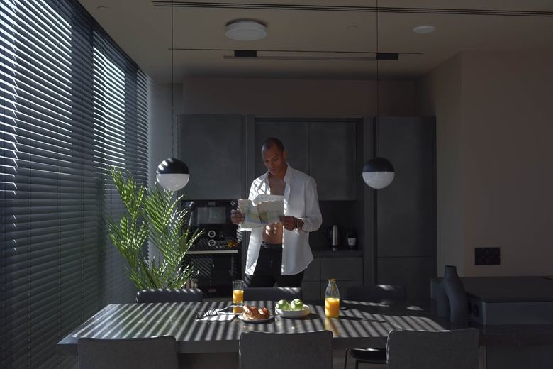 Сколько стоит оснастить загородный дом системой Human Centric Lighting?