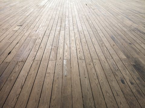 Почему широкоформатная доска требует особого подхода в новостройке?