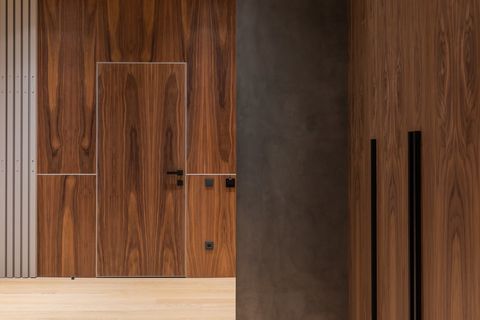 Чем скрытая дверь отличается от обычной межкомнатной?