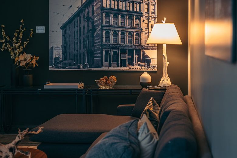 Цвет и свет: инструменты создания атмосферы