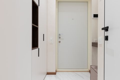 Почему замена входной двери в White Box - не просто косметический вопрос